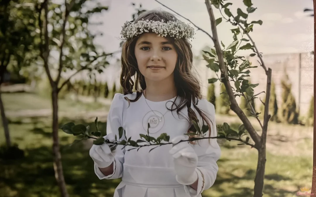 Alba komunijna dla dziewczynki — jak wybrać albę na Pierwszą Komunię Świętą?