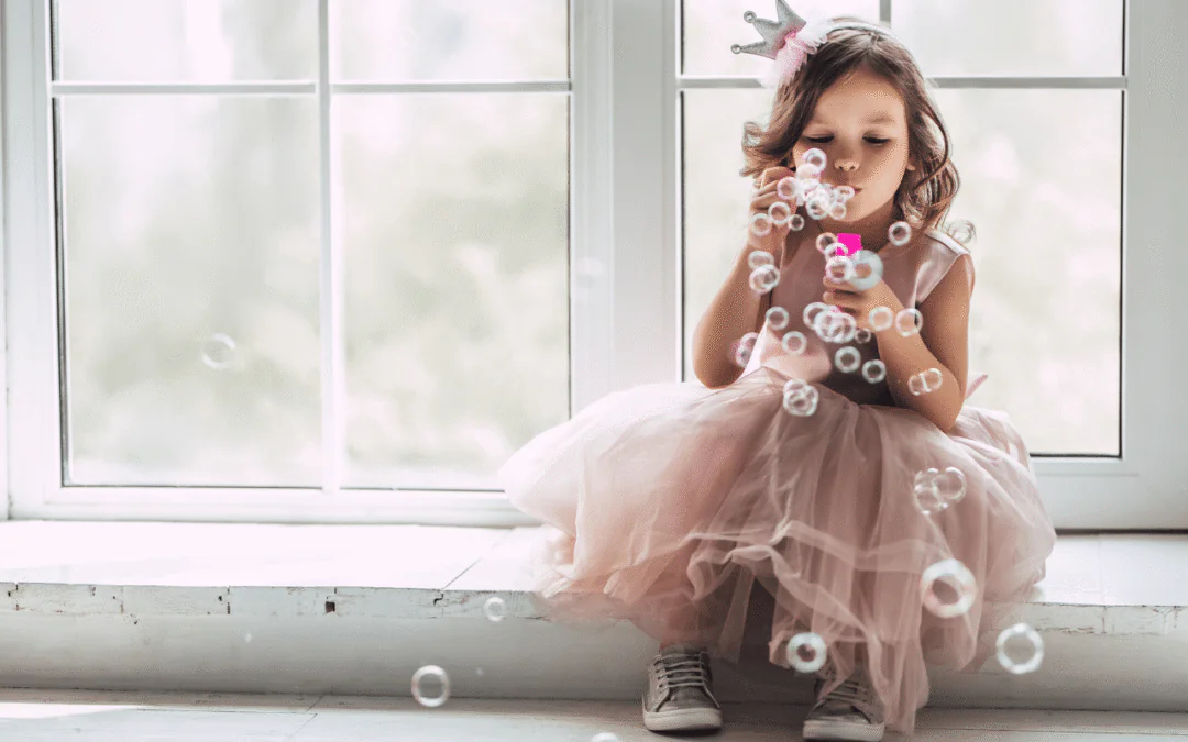 Tiulowa sukienka dla dziewczynki — kiedy postawić na tiul