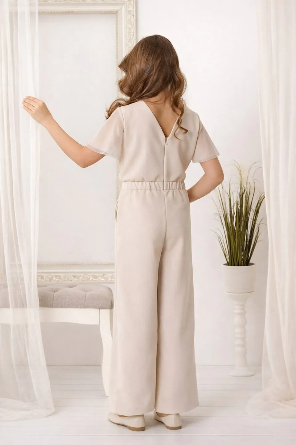 Kombinezon  komunijny dla dziewczynki beżowy  z kieszeniami